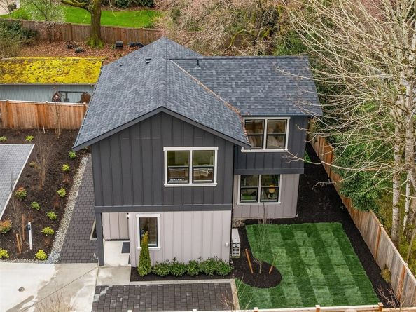 817 18th Avenue W, Kirkland WA 98033