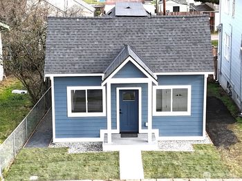 2405 Rockefeller Ave