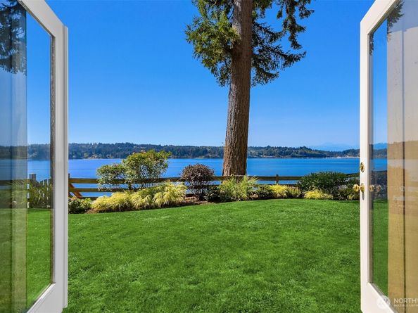 9549 Olympus Beach Road NE, Bainbridge Island WA 98110