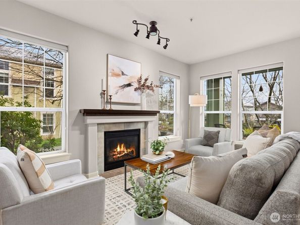 7709 Fairway Avenue SE 102, Snoqualmie WA 98065