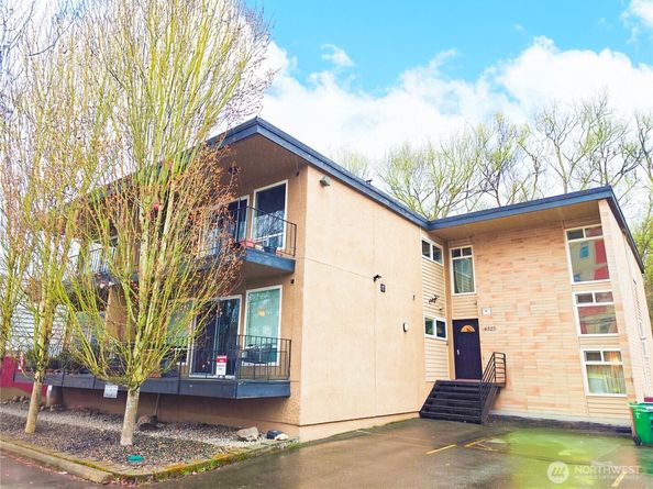4525 S Henderson Street 103, Seattle WA 98118