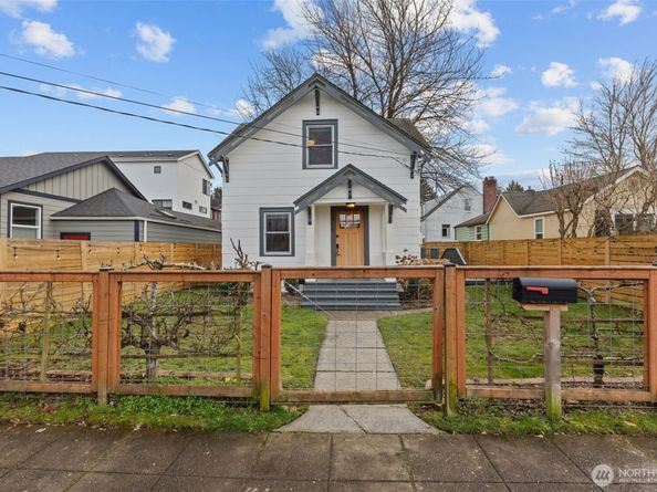 3915 SW Hinds Street, Seattle WA 98116
