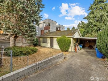 8832 Interlake Ave N