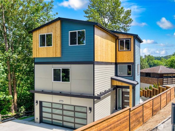 5732 Halls Lake Way, Lynnwood WA 98036