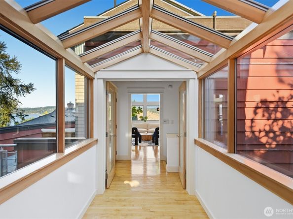 8770 Sand Point Way NE, Seattle WA 98115