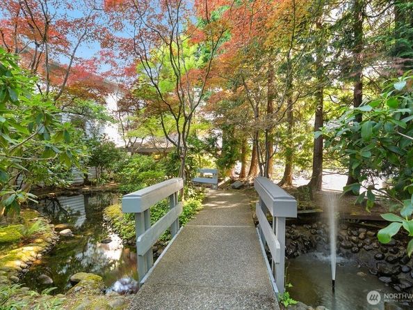 7930 SE 34th Street 513, Mercer Island WA 98040