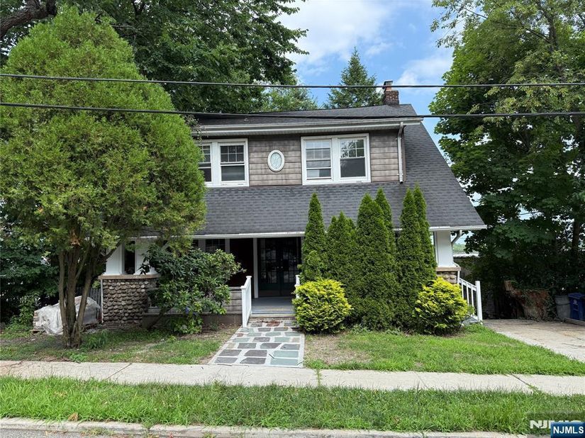 110 Romaine Place, Leonia NJ 07605