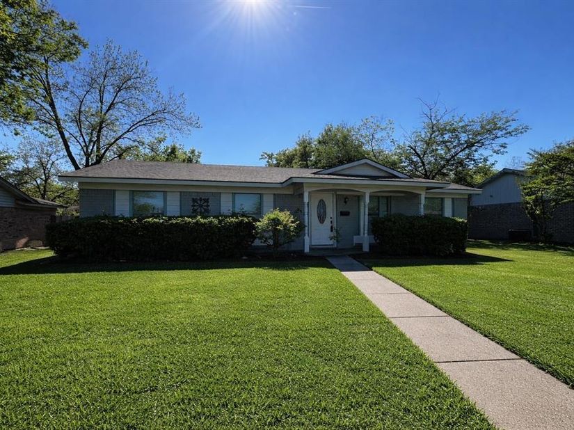 805  Brookshire Circle , Garland Texas 75043