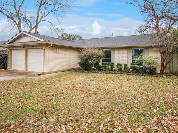 1600  Celeste Court , Arlington Texas 76012