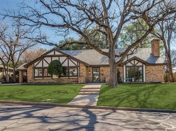 1213  Greenbriar Lane 