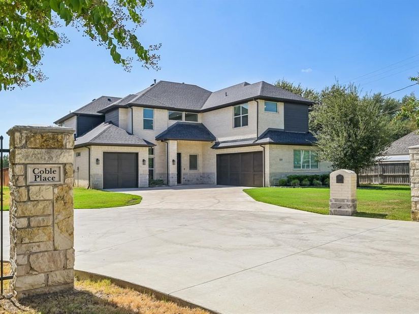 1600  Country Club Drive , Mansfield Texas 76063