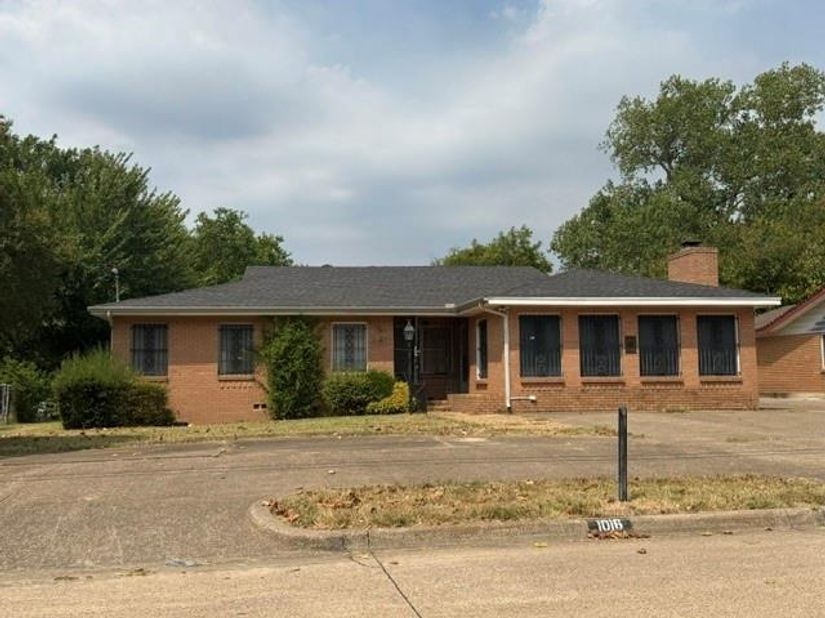 1016  Usher Street , Benbrook Texas 76126