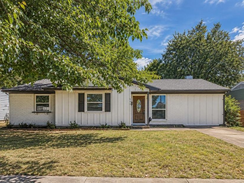 646 E Fairmeadows Drive , Duncanville Texas 75116