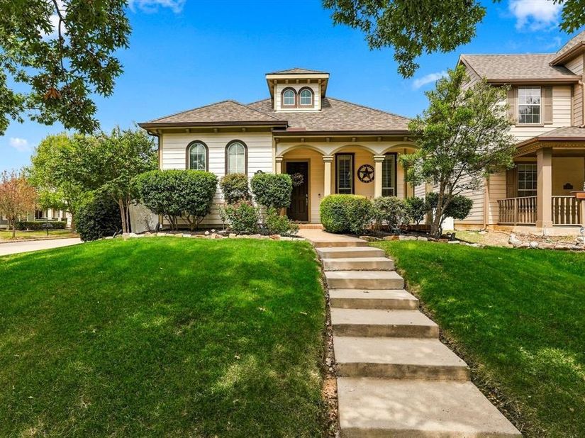 1901  Brown Thrasher Boulevard , Savannah Texas 76227