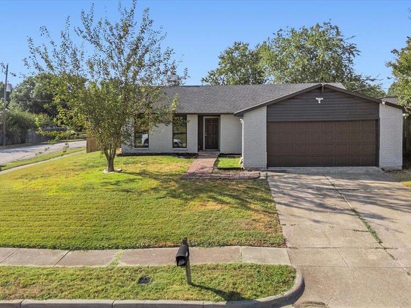800  Netherland Drive , Arlington Texas 76017