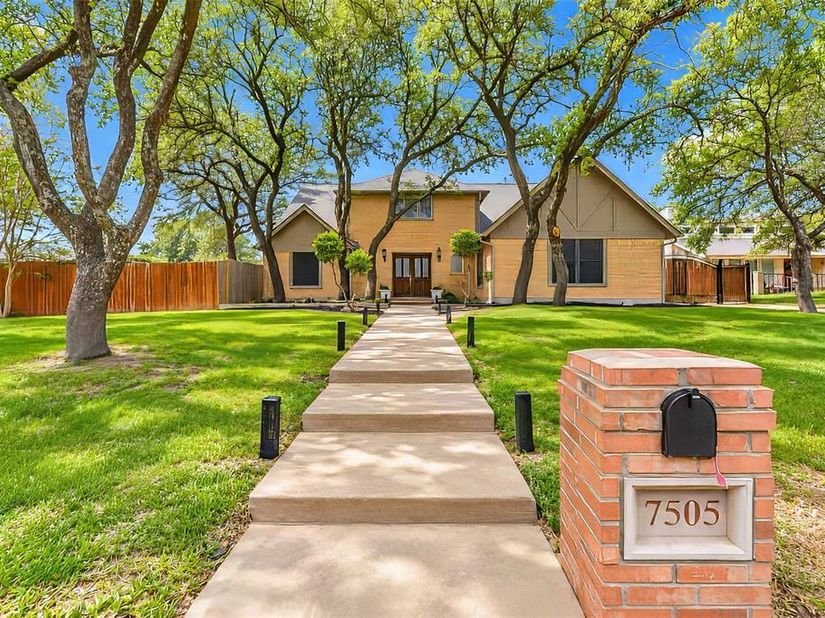 7505  Canyon Crest Court , Fort Worth Texas 76179