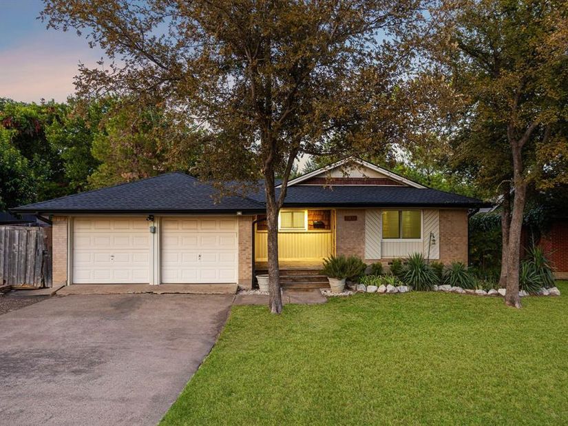 8938  Angleton Place , Dallas Texas 75243