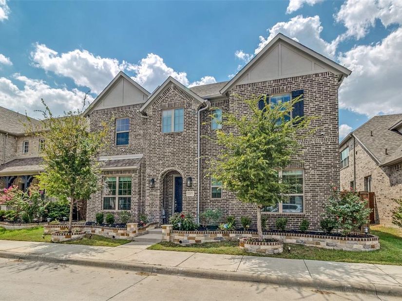 12679  Royal Oaks Lane , Farmers Branch Texas 75234