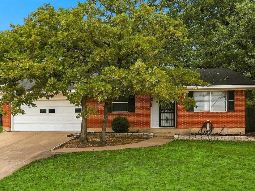 1813  Barron Lane , Fort Worth Texas 76112