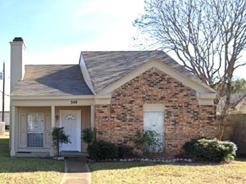 380  Ancestry Lane , Dallas Texas 75217