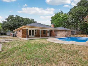 1033  Oak Ridge Drive 