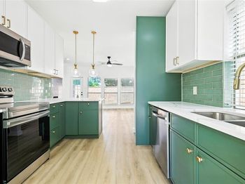 1800  Hyde Park Court 