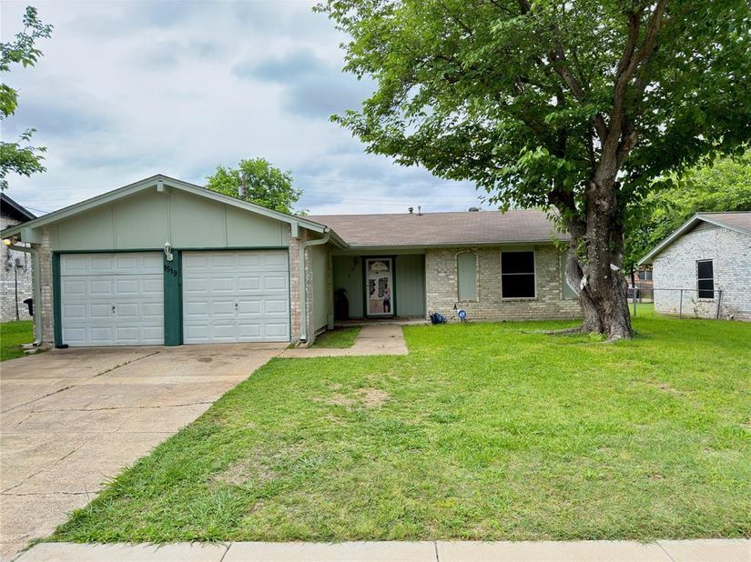 1519  Clearbrook Street , Lancaster Texas 75134