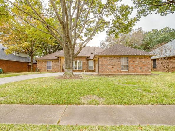 2637  Surrey Woods Road , Flower Mound Texas 75028