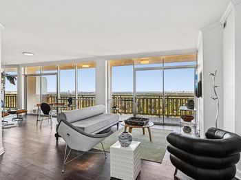 6211 W Northwest Highway 