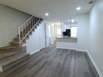 605  Carriagehouse Lane 