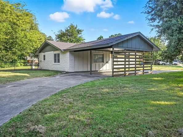 2251  Hartline Drive , Dallas Texas 75228