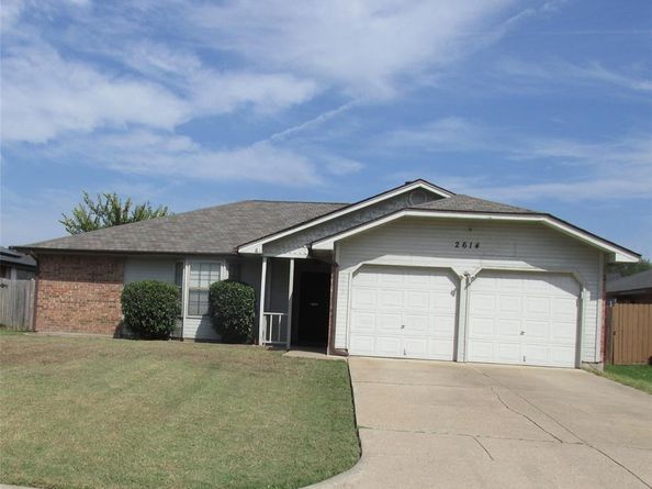 2614  Carrington Lane , Grand Prairie Texas 75052
