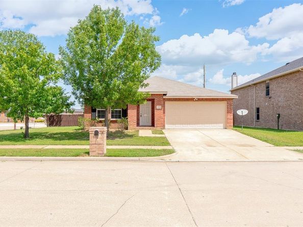 806  White Fields Way , Arlington Texas 76002