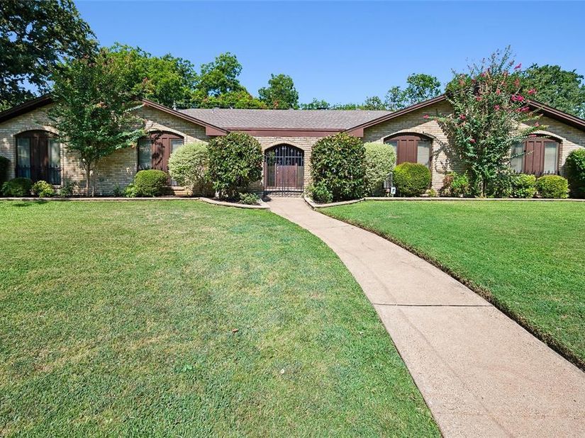 1204  Springwood Court , Euless Texas 76040