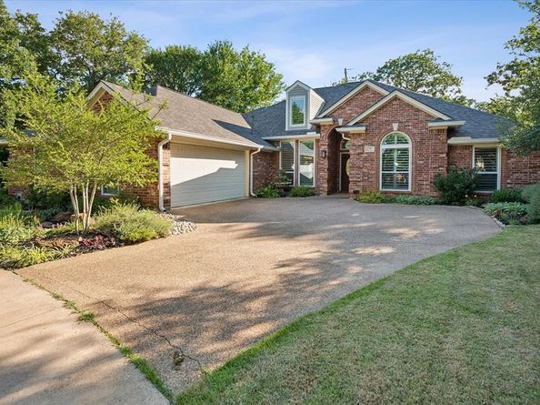 2701  Hidden Lake Drive , Grapevine Texas 76051