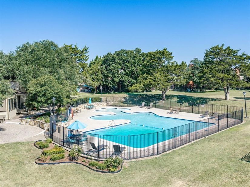1327  Big Stone Gap Road , Duncanville Texas 75137