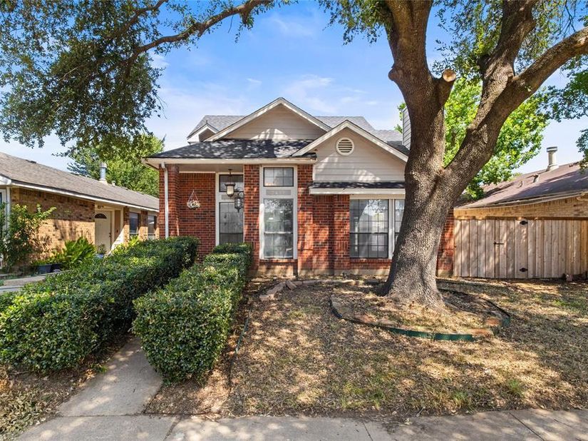 2635  Oak bend  , Dallas Texas 75227