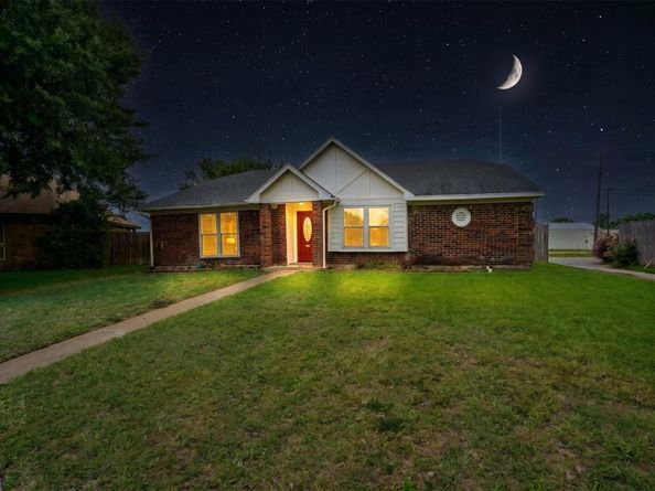 2534  Limestone Lane , Garland Texas 75040