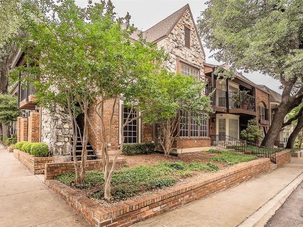 15906  CLub Crest Drive  1117, Dallas Texas 75248