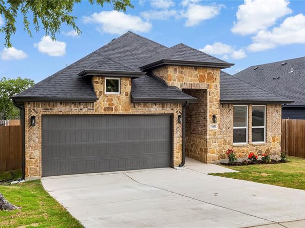 1613  Avenue D  , Fort Worth Texas 76104