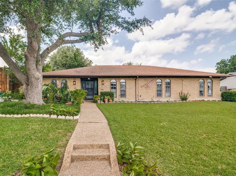 1217  Gardengate Circle , Garland Texas 75043