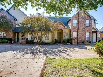 5882  Pecan Chase  