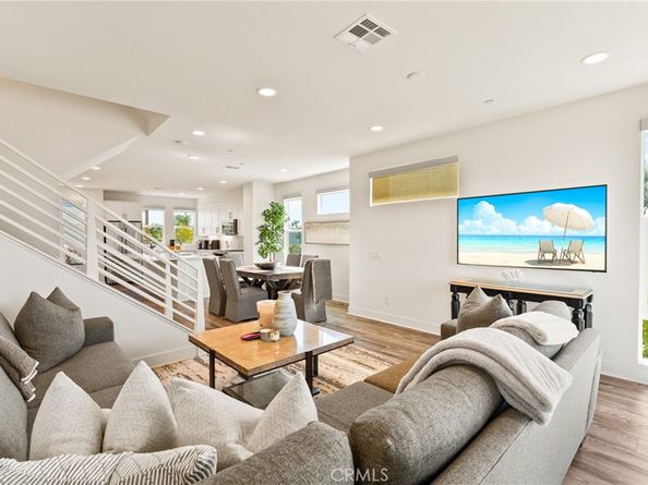 697 W 17th, Costa Mesa CA 92627