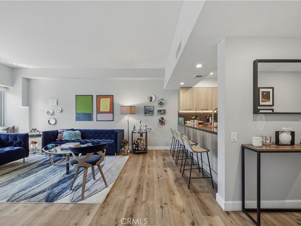 7135 Hollywood Boulevard 405, Los Angeles CA 90046