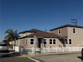 5653 E 2nd