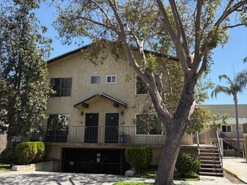 216 W Tujunga Avenue