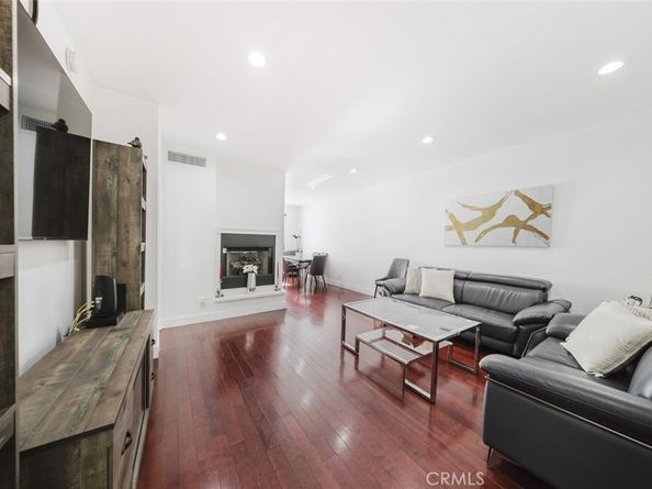 9775 Via Roma, Burbank CA 91504