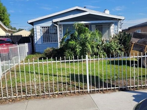 315 W 120th Street, Los Angeles CA 90061