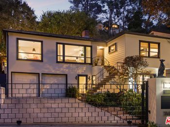 2940 N Beachwood Drive