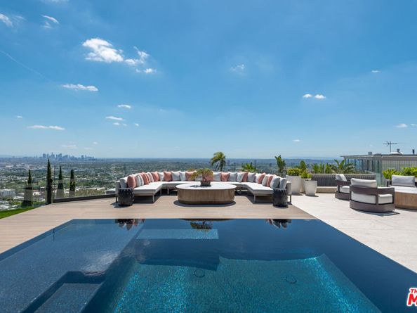 1641 Woods Drive, West Hollywood CA 90069